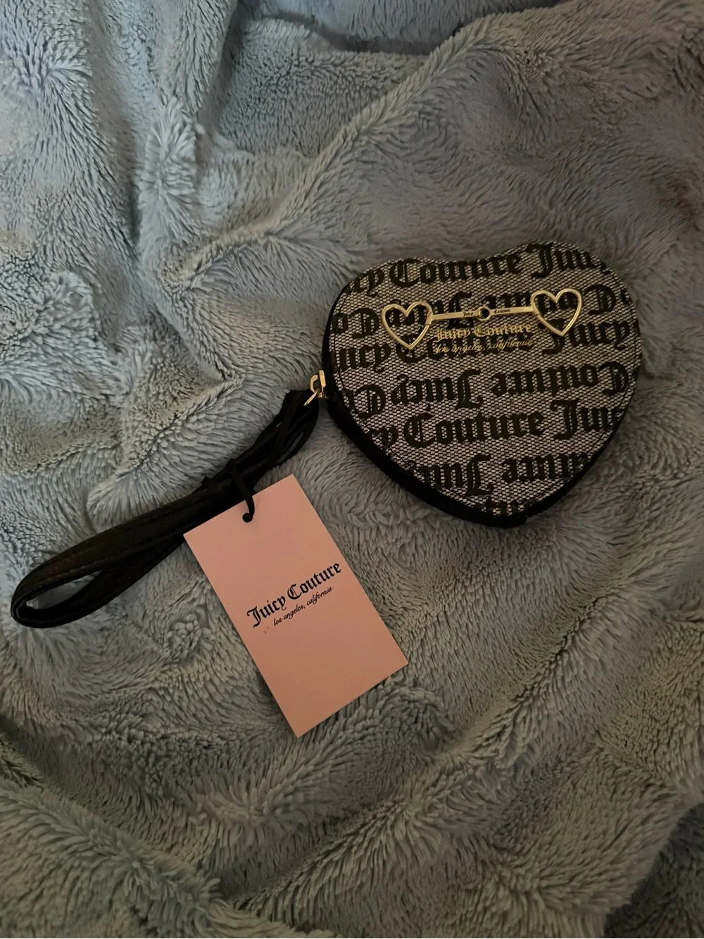 New with tags Juicy Couture heart-shaped wristlet 🖤✨